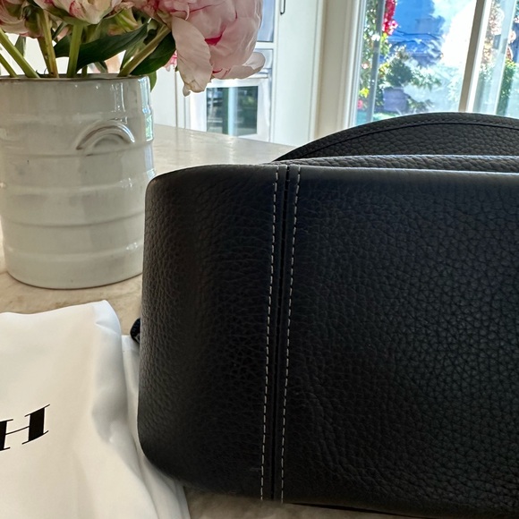 Cary Pebble Leather Crossbody Shoulder Bag - Black - Picture 9 of 14